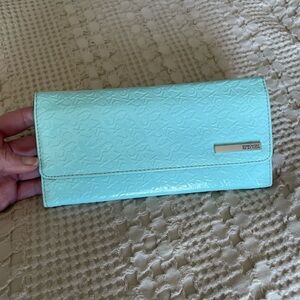 Kenneth Cole Reaction Teal Wallet with embossed ‘KCR’ Bright pink interior!